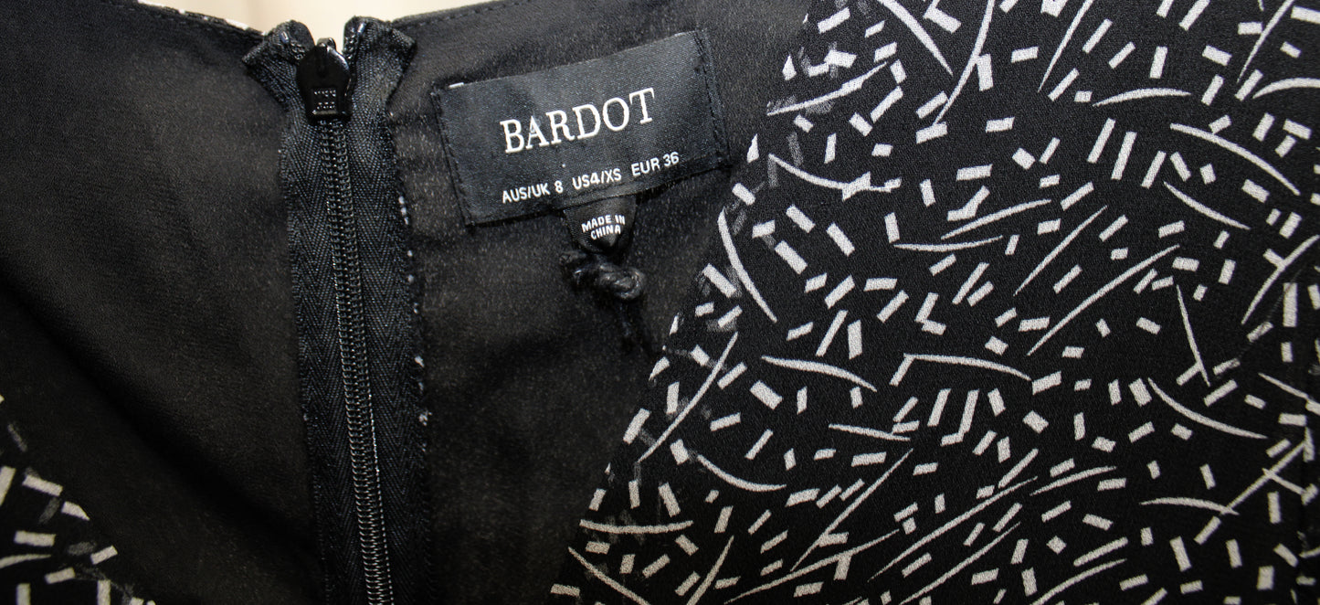 Bardot - Black & White Abstract Print, V-Neck Romantic Long Sleeve Flowy Tiered Dress w/ Ruffle Detail - Size XS