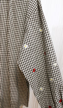 Load image into Gallery viewer, Vintage - Teddi - Black &amp; White Check w/ Ladybug &amp; Daisy Embroidery Button Up Shirt- Size L