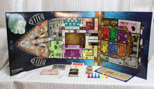 Load image into Gallery viewer, Vintage 1998 - Universal Games - Titanic The Board Game