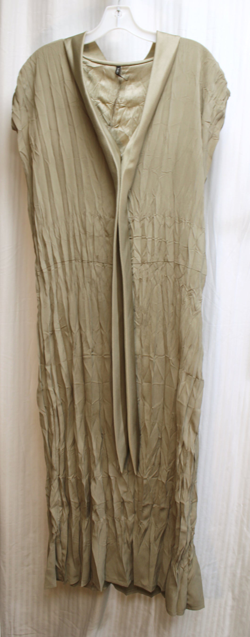 Babette (San Francisco Boutique) - Sleeveless Silky Light Weight Crinkle Dress w/ Long Neck Tie Detail- Size M