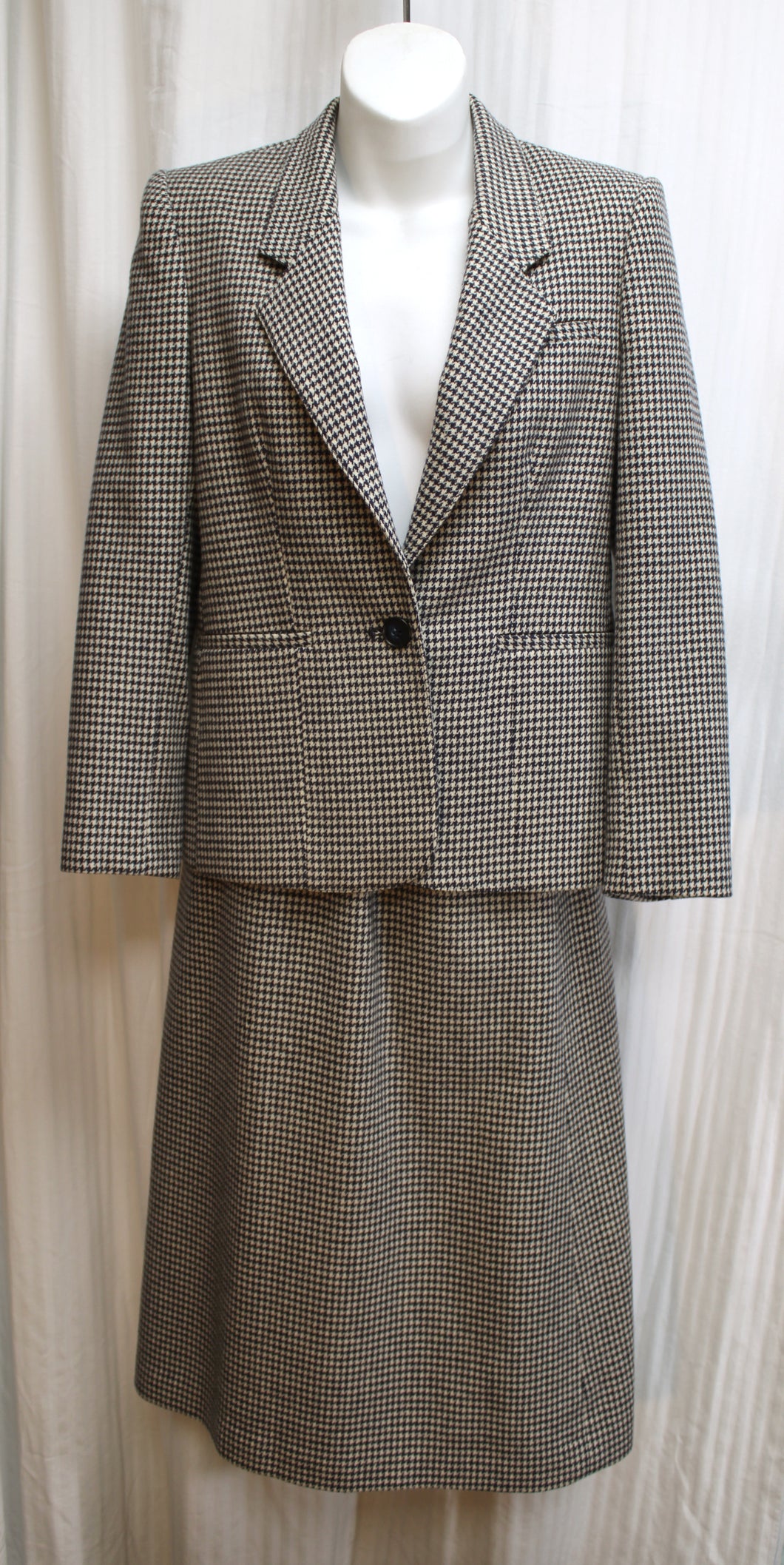 Vintage - Evan-Picone Petites - 100% Merino Wool Navy & White Houndstooth Check Skirt Suit - Size 4 (See Measurements)
