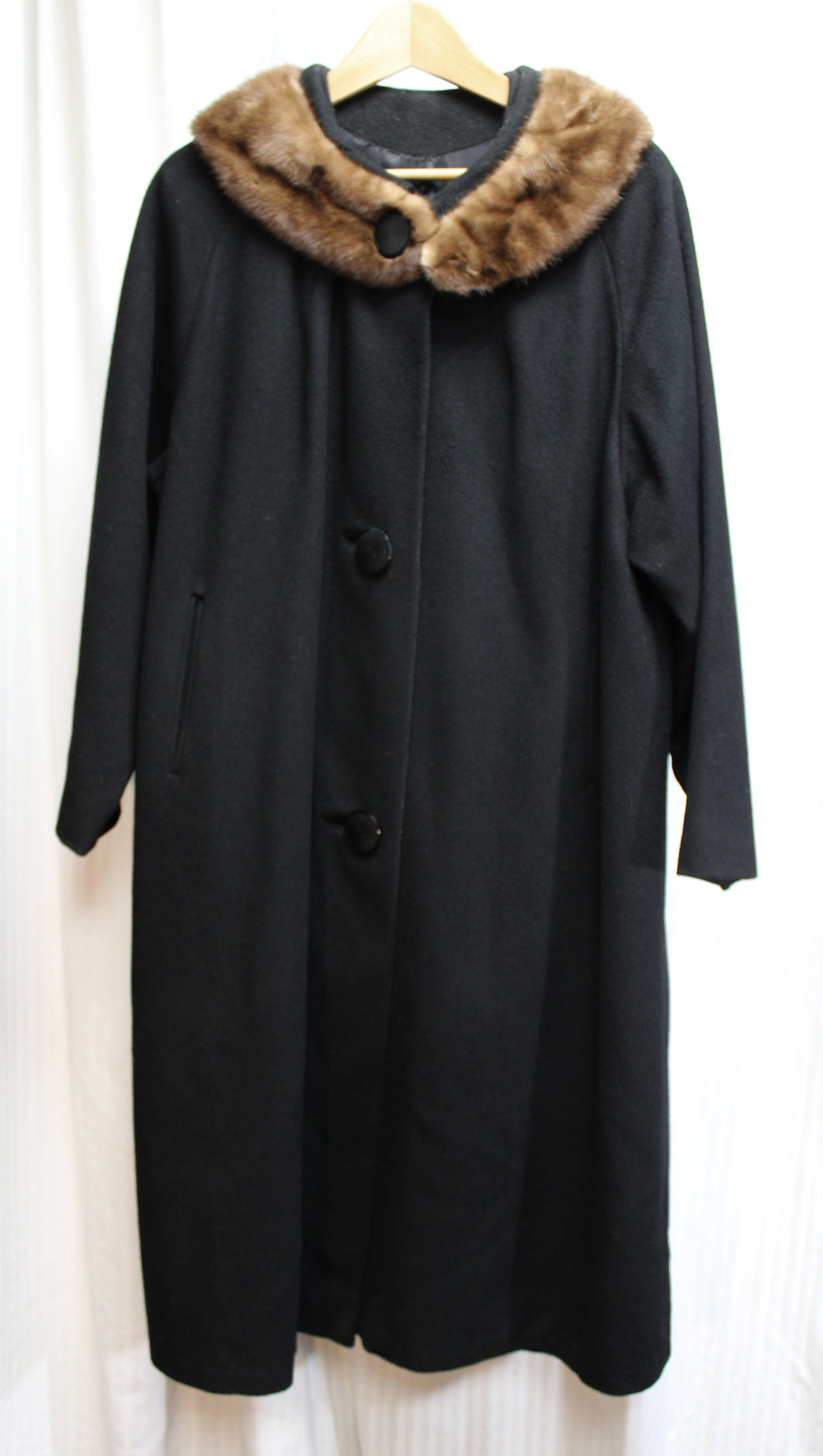 Vintage - Black Wool Coat w/ Brown Fur Collar - See Measurements 20.5