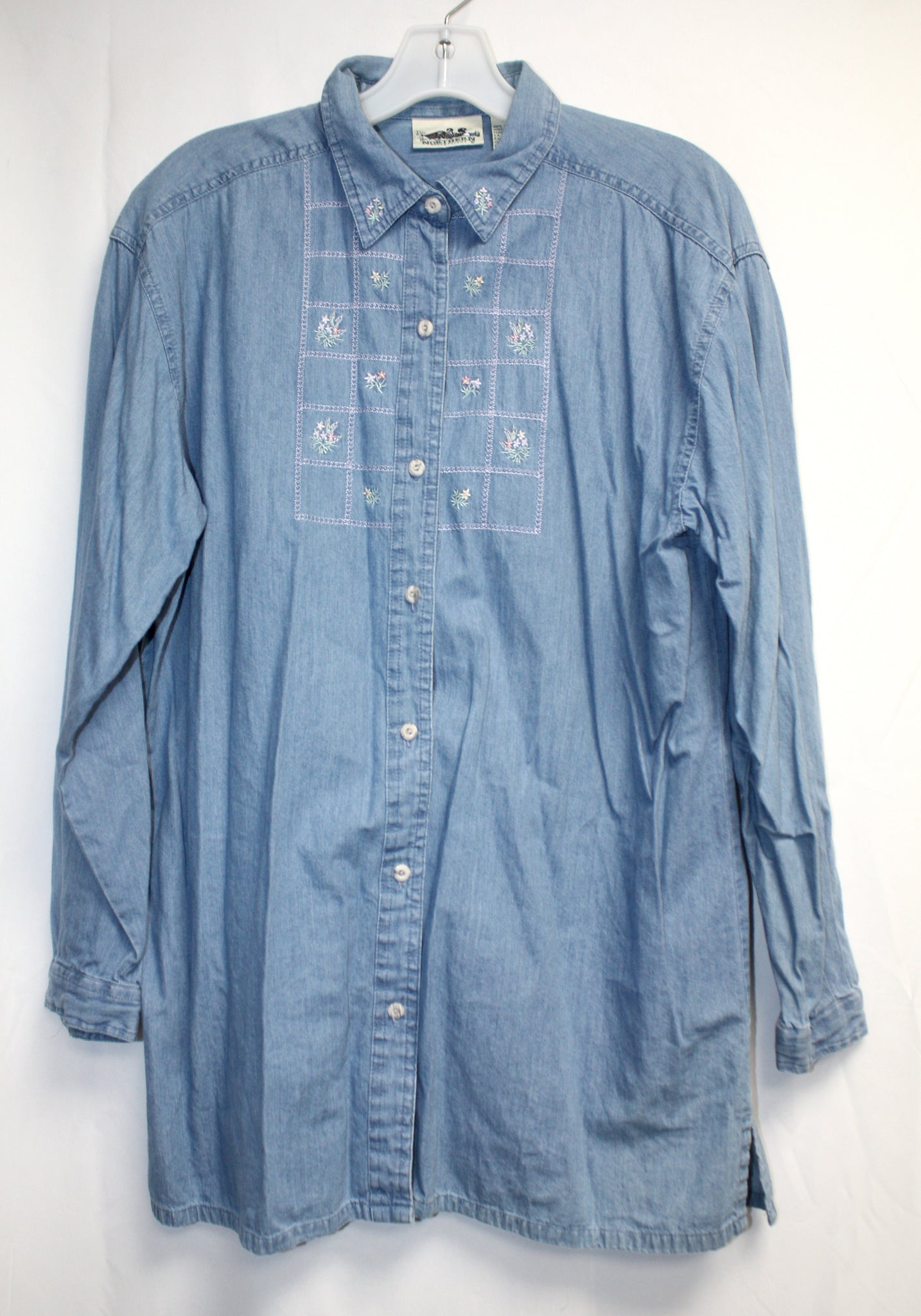 Vintage Northern Reflections- Blue Chambray Delicate Floral Embroidere –  Superior Thrift