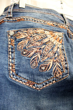 Load image into Gallery viewer, Grace in LA- Boot Cut Blue Jeans w/ Feather Embroidery in Browns- Size 31